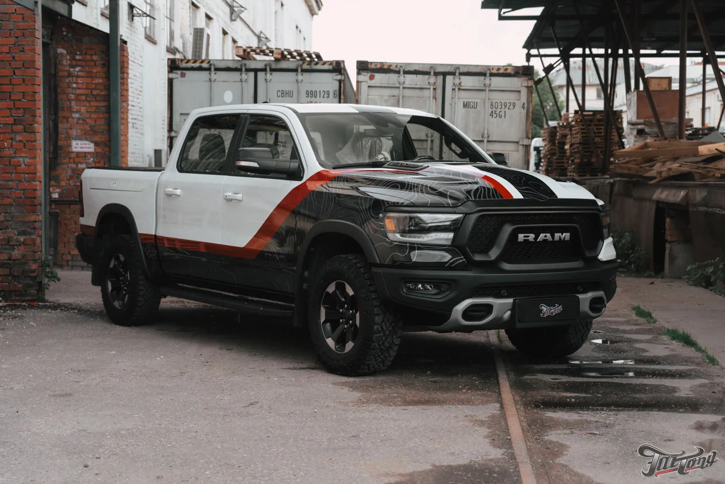 Оклейка в дизайн и защита полиуретаном RAM 1500 Rebel